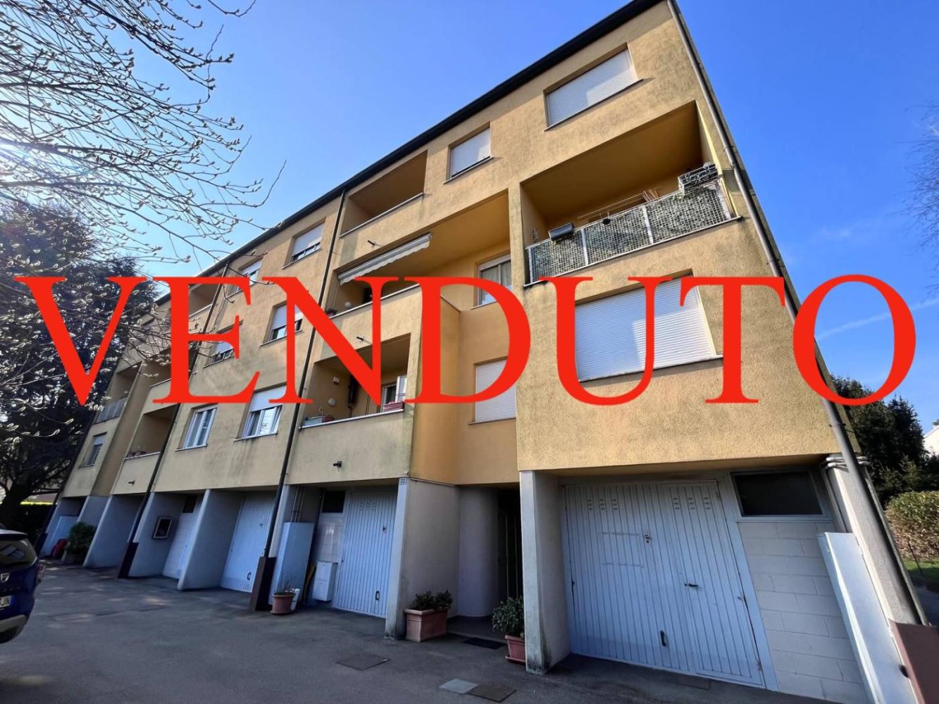 3 bedrooms Apartment in Cermenate, Italy No. 213916