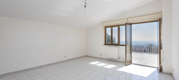4-Zimmer Wohnung in Valverde, Italy, Nr. 293269 4