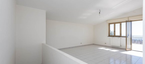 4-Zimmer Wohnung in Valverde, Italy, Nr. 293269 5