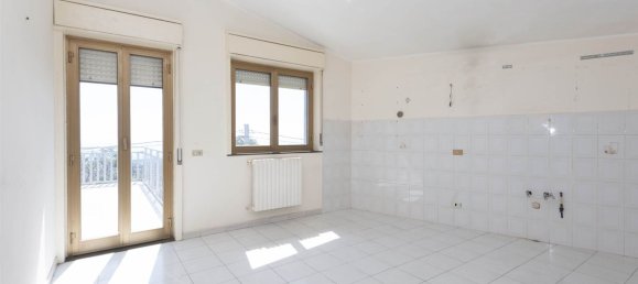 4-Zimmer Wohnung in Valverde, Italy, Nr. 293269 6