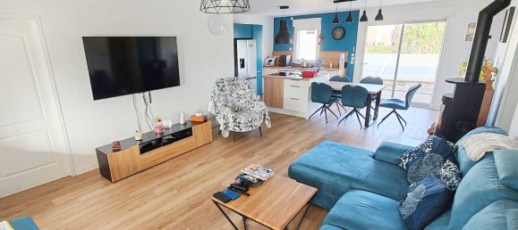 3 bedrooms House in Sainte-Pazanne, France No. 195018 5