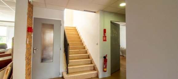 779m² Office in Albi, France No. 300376 3