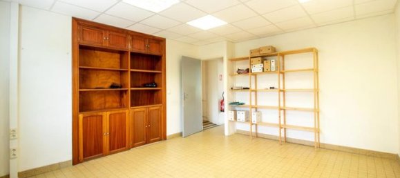 779m² Office in Albi, France No. 300376 11