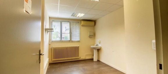 779m² Office in Albi, France No. 300376 8