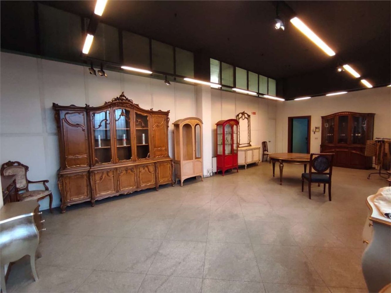  عقار تجاري في Seveso, Italy 370متر مربع رقم 132444