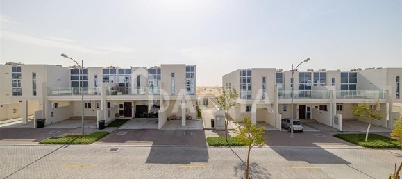 Adosado de 3 dormitorios en Dubai, UAE No. 27100 17