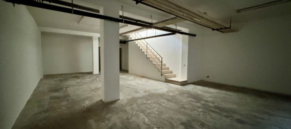 Gewerbliche Immobilie in Udine, Italy 121m², Nr. 311742 3