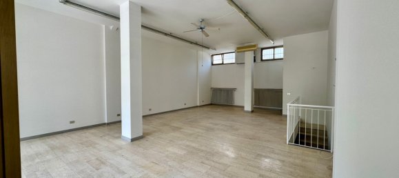 Gewerbliche Immobilie in Udine, Italy 121m², Nr. 311742 8