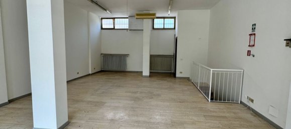Gewerbliche Immobilie in Udine, Italy 121m², Nr. 311742 9