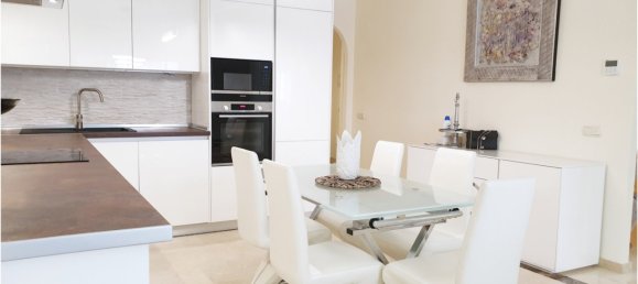 Apartamento de 3 dormitorios en Marbella, Spain No. 117982 8