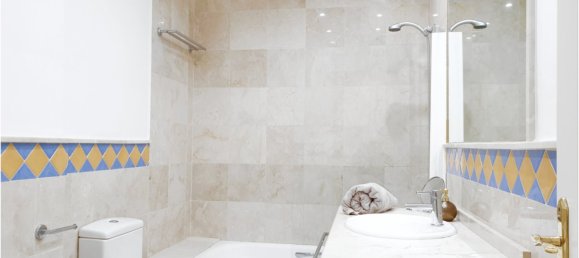 Apartamento de 3 dormitorios en Marbella, Spain No. 117982 17