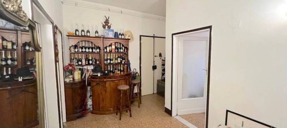 2 bedrooms Apartment in Florence, Italy No. 279087 2