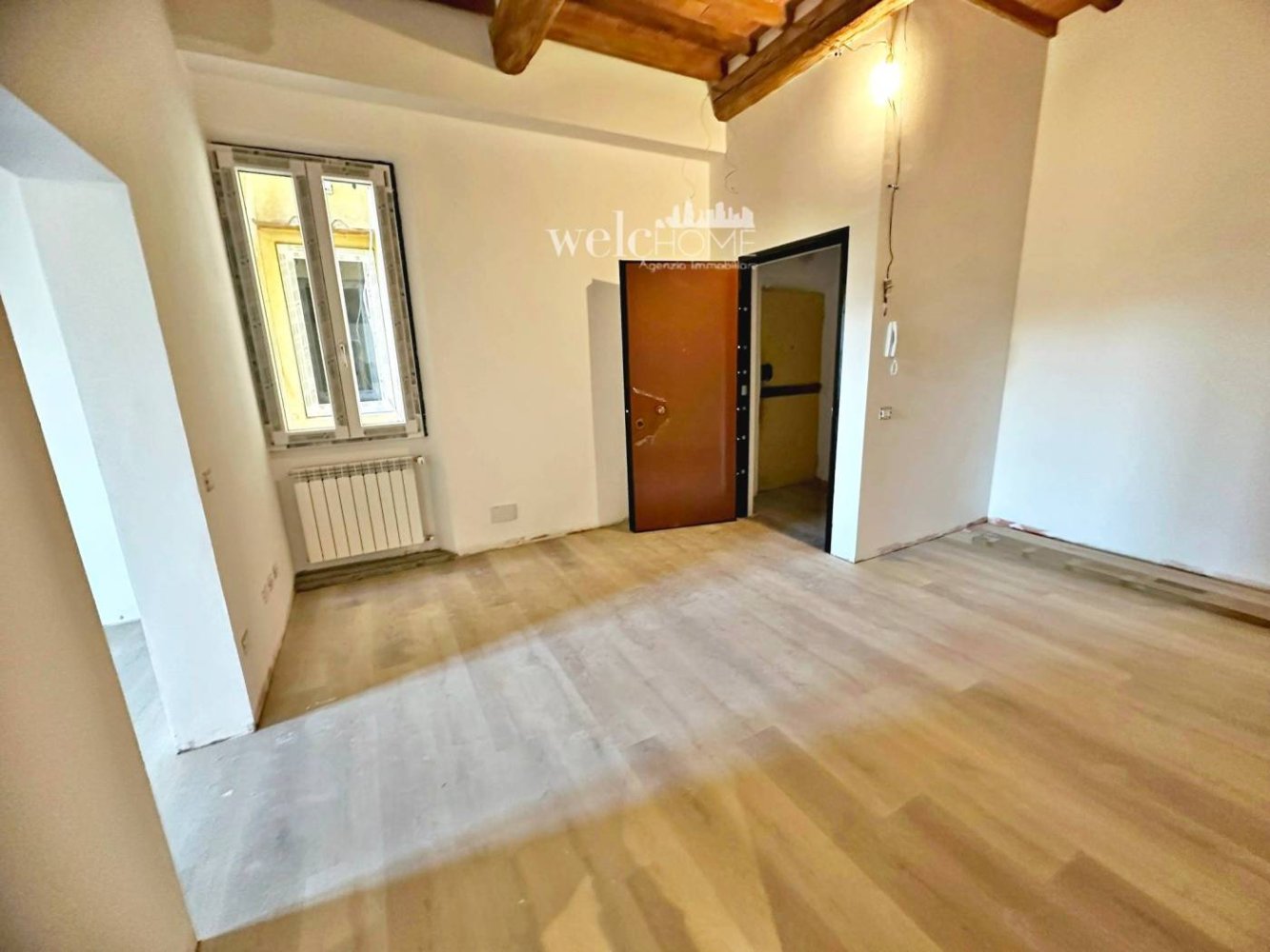 Apartamento de 2 dormitorios en Florence, Italy No. 52087