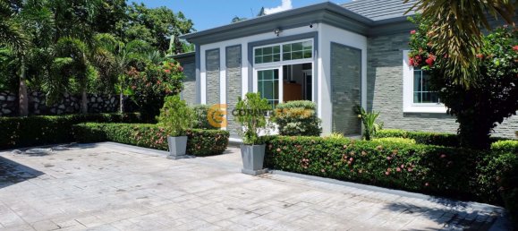 220m² Cafe / restaurant in Chonburi, Thailand No. 1881 2