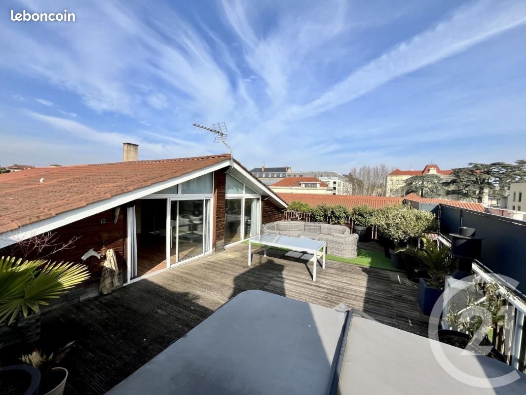 Дуплекс с 3 спальнями в Вильфранш-сюр-Сон, Франция № 204587