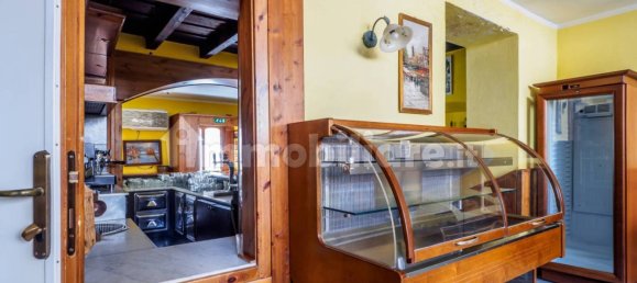 Propiedad comercial de 5 habitaciónes en Urgnano, Italy No. 259134 27