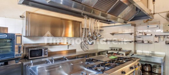 Propiedad comercial de 5 habitaciónes en Urgnano, Italy No. 259134 11