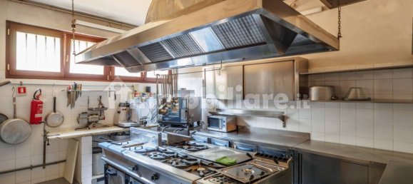 Propiedad comercial de 5 habitaciónes en Urgnano, Italy No. 259134 12