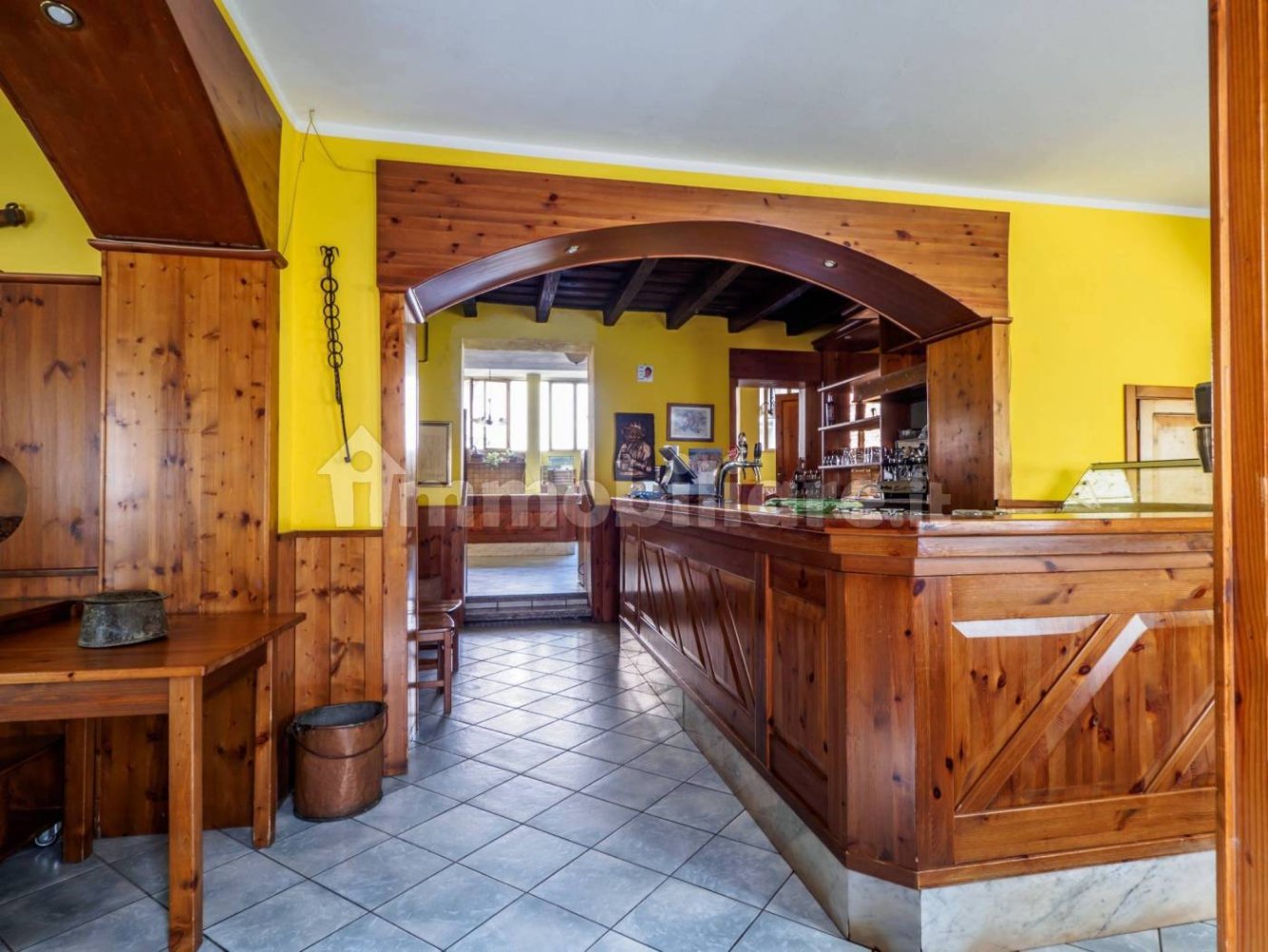 Propiedad comercial de 5 habitaciónes en Urgnano, Italy No. 259134