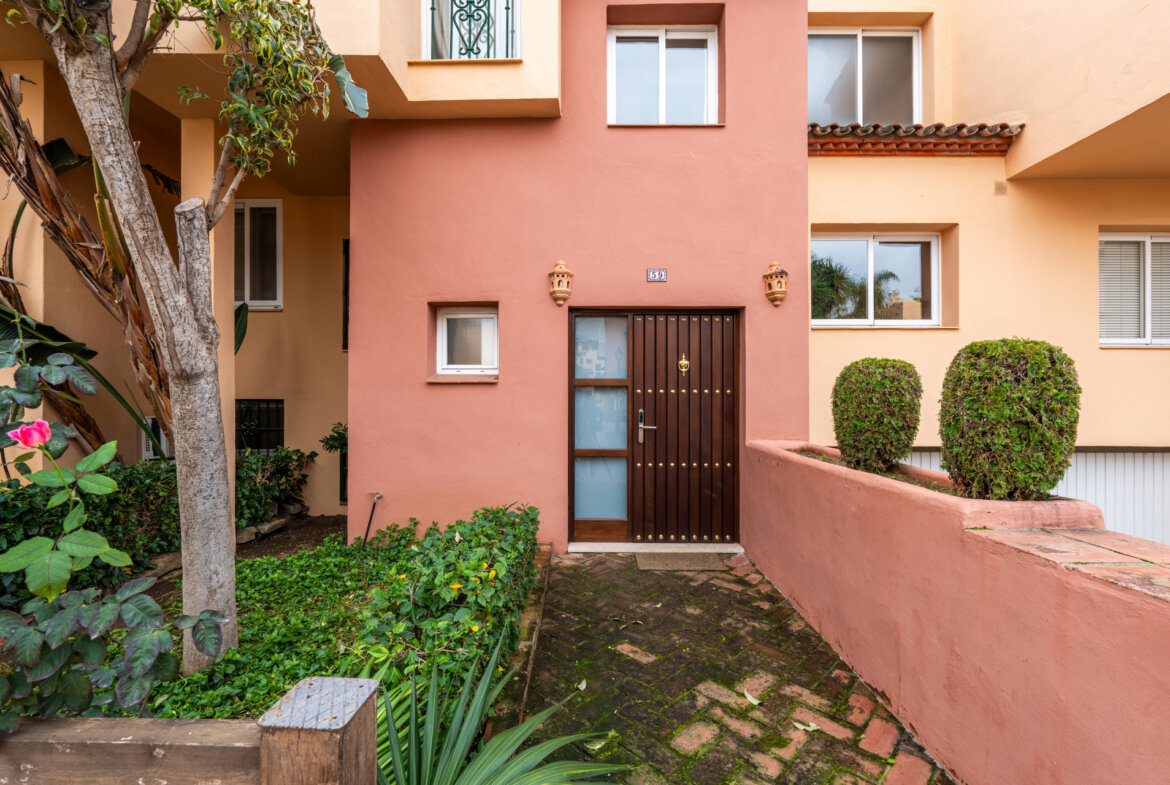 4 bedrooms Townhouse in Marbella, Spain No. 37132