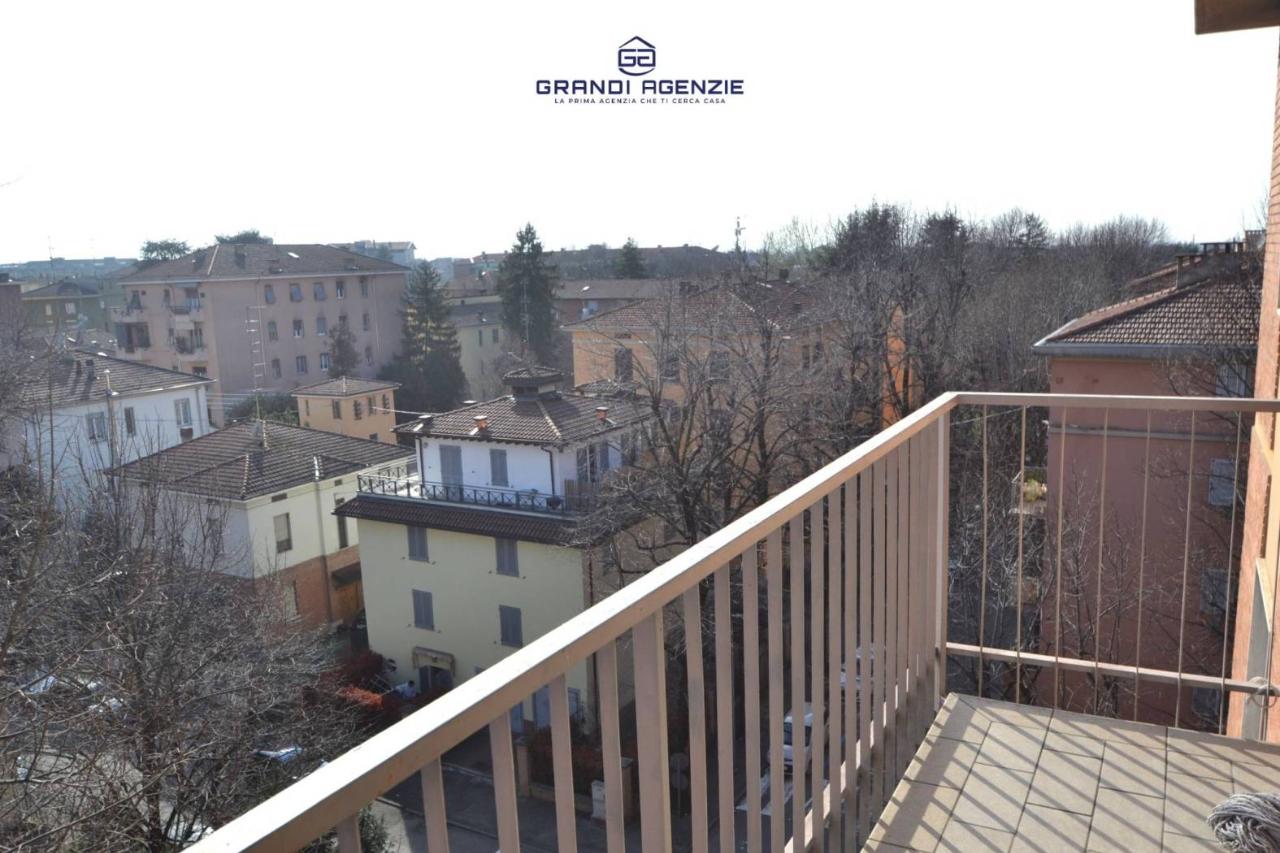 3 rooms Apartment in Parma, Italy No. 41976