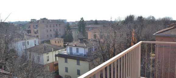 3 rooms Apartment in Parma, Italy No. 41976 2