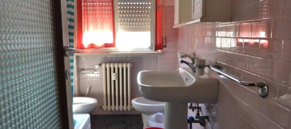 3 rooms Apartment in Parma, Italy No. 41976 11