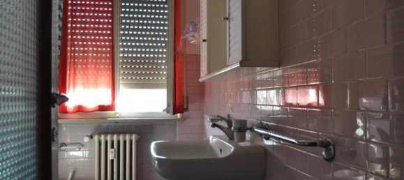 3 rooms Apartment in Parma, Italy No. 41976 13