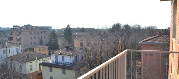 3 rooms Apartment in Parma, Italy No. 41976 3