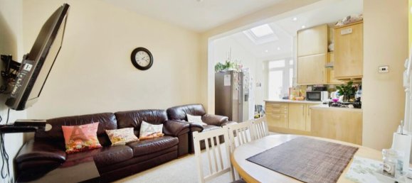 3 bedrooms House in Enfield, United Kingdom No. 11503 2