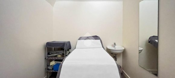 90m² Commercial property in Desenzano del Garda, Italy No. 362865 22