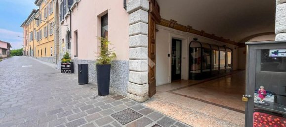90m² Commercial property in Desenzano del Garda, Italy No. 362865 19