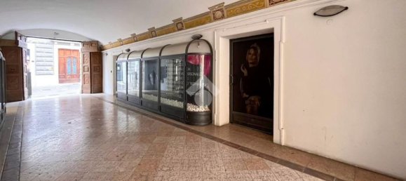 90m² Commercial property in Desenzano del Garda, Italy No. 362865 24