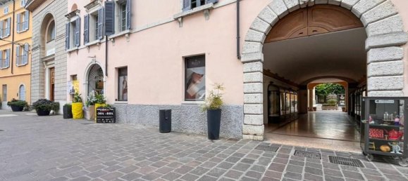 90m² Commercial property in Desenzano del Garda, Italy No. 362865 13