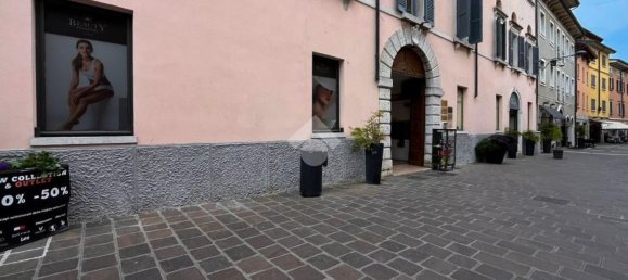 90m² Commercial property in Desenzano del Garda, Italy No. 362865 25