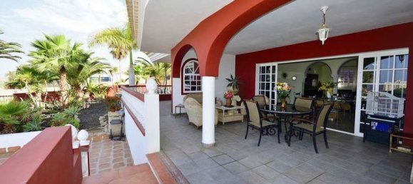 4 bedrooms House in Adeje, Spain No. 26584 5