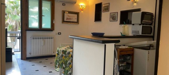 Квартира с 1 спальней в Кьявари, Италия № 275220 2