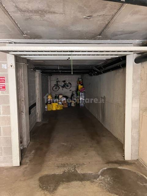 25m² Garage in Milan, Italy No. 266853