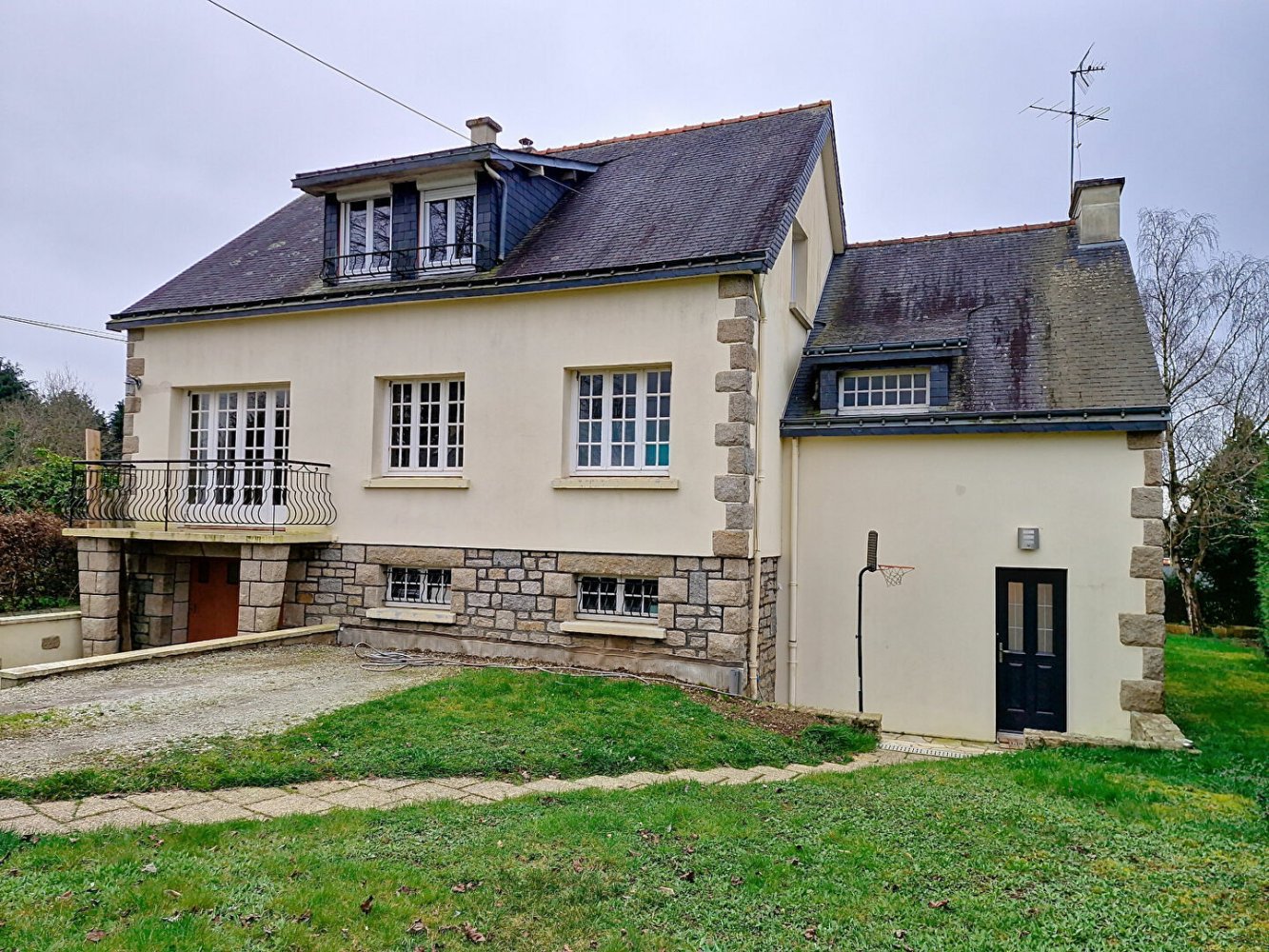 6 bedrooms House in Ploermel, France No. 275056