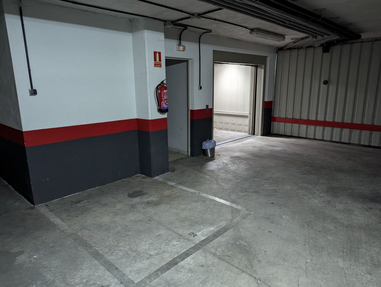  Garage in Madrid, Spain No. 182118