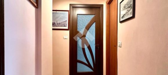 1 bedroom Apartment in Turin, Italy No. 66236 9