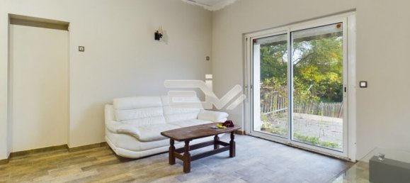 Casa de 5 dormitorios en Hermonville, France No. 220016 2