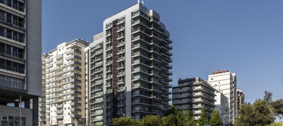 4 bedrooms Apartment in Lisbon, Portugal No. 110046 2