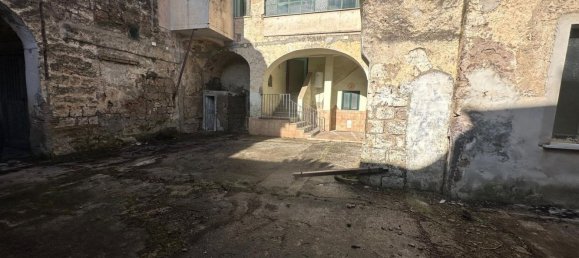 10-Zimmer Haus in San Prisco, Italy, Nr. 135383 9