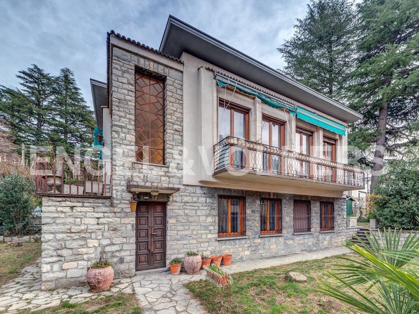 4 rooms Villa in Como, Italy No. 127855