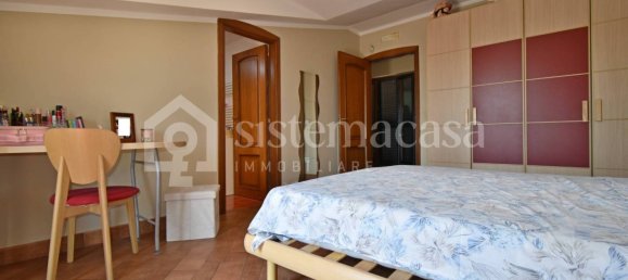 3 bedrooms House in Brusciano, Italy No. 350054 19