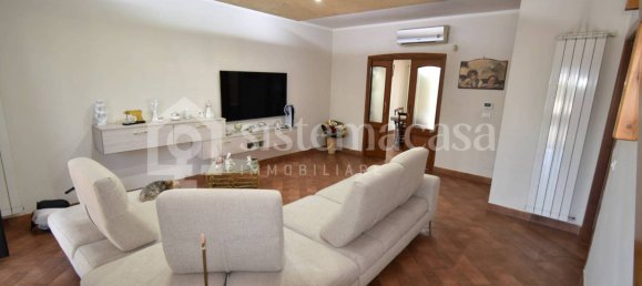 3 bedrooms House in Brusciano, Italy No. 350054 4