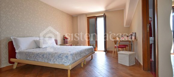 3 bedrooms House in Brusciano, Italy No. 350054 18