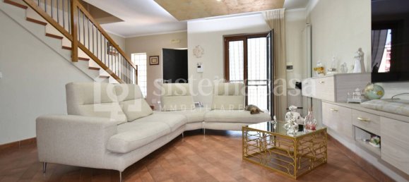 3 bedrooms House in Brusciano, Italy No. 350054 3