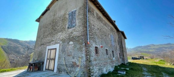 3 bedrooms House in Castelvetro di Modena, Italy No. 175642 5